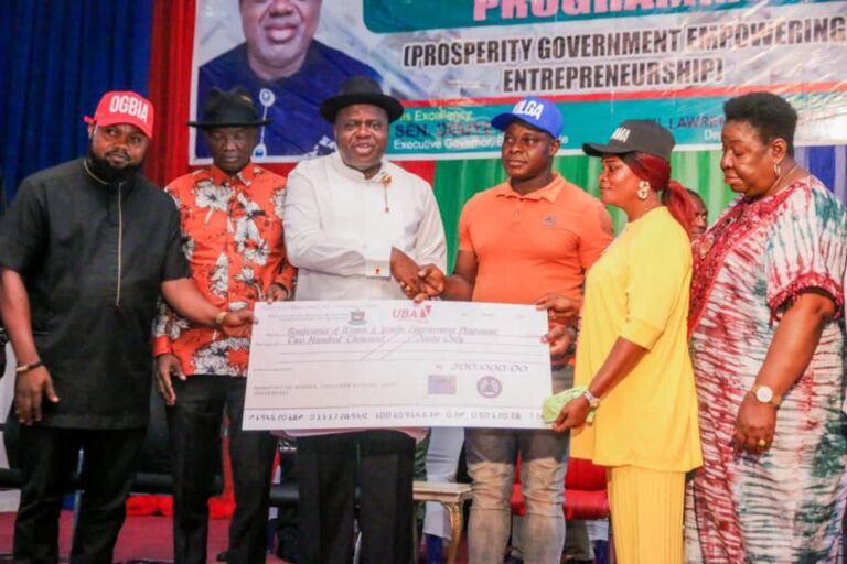 Diri empowers 840 Bayelsa small business owners with N200m