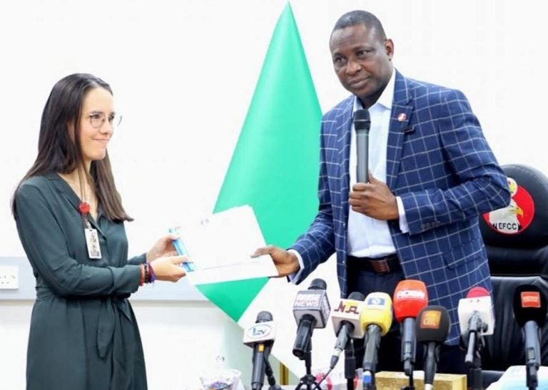 Breaking News: EFCC Hands Over $120, 000, N70m to foreign victims of Yahoo-yahoo