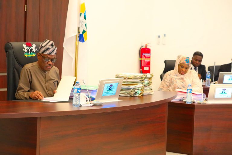 FCTA sets to replace obsolete streetlights on Nnamdi Azikiwe expressway