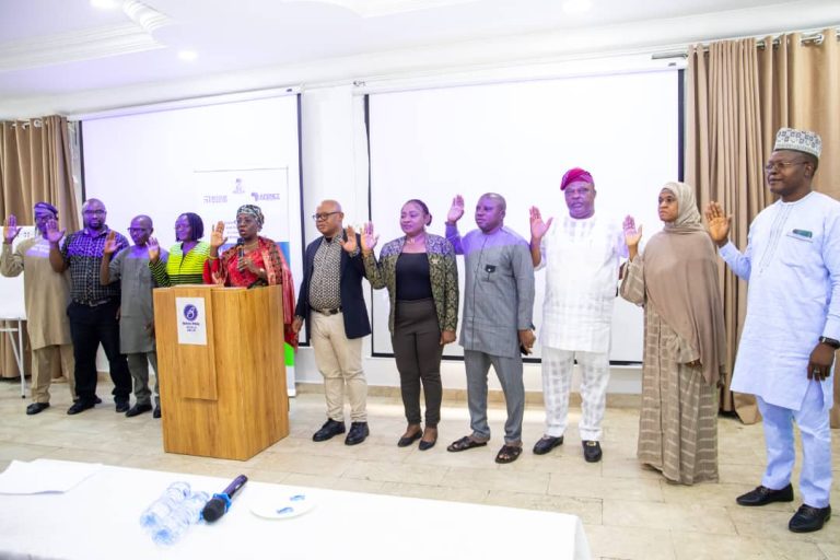 Middle: Mrs. Ladidi Bako-Aiyegbusi mni Director/Head Health Nutrition Department FMoHSW, representing the Honourable Coordinating Minister for Health &Social Welfare, leading the pledge for commitment to Lead Poisoning Elimination in Nigeria by the Inter-Agency Working Group on Lead Elimination.