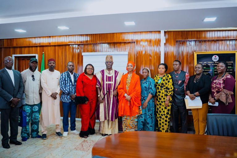 FG inaugurates committee to boost african fashion