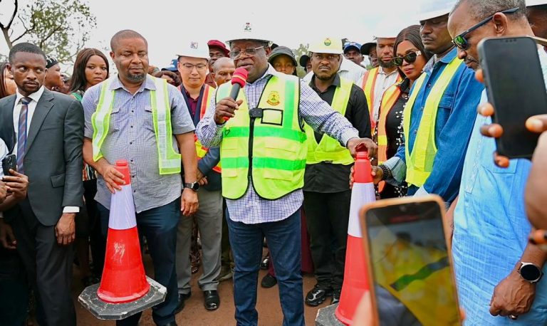 FG inaugurates Enugu–Onitsha road section, assures more delivery