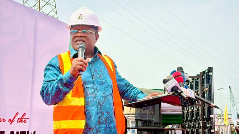 FG awards N545bn Carter Bridge project, shuts section of Eko Bridge