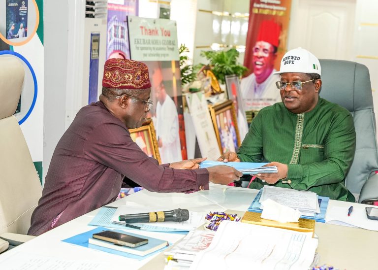 FG Signs N690.8bn Contracts for Major Road Projects